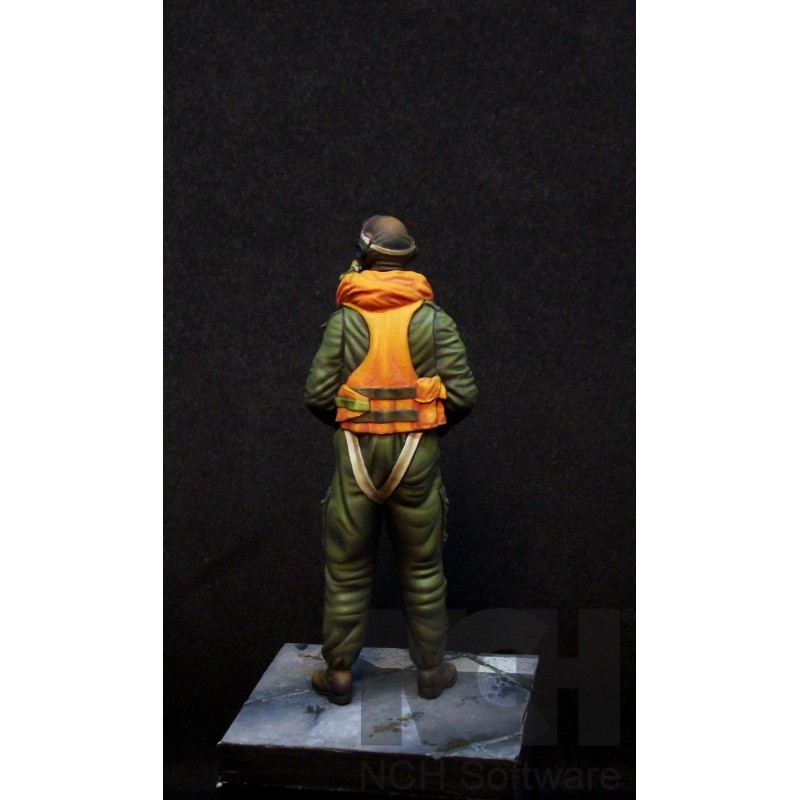 Pilote de la RAF/FAA des années 1950 (une figurine avec choix de têtes - l'une avec un casque volant l'autre avec une casquette 