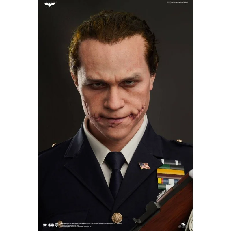 The Dark Knight buste 1/1 The Joker (Police Uniform) 87 cm