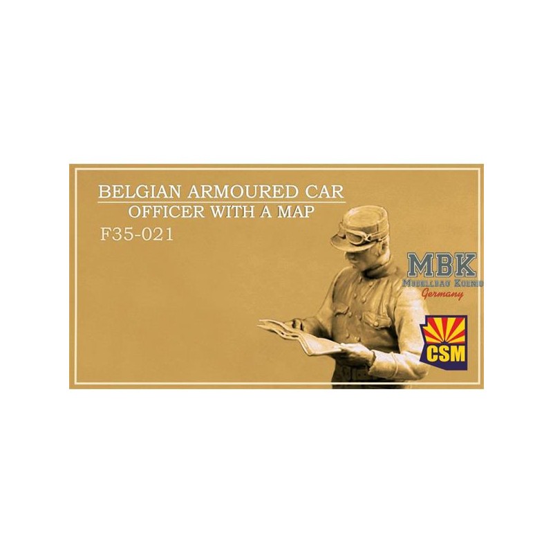 Officier de voiture blindée belge avec une carte