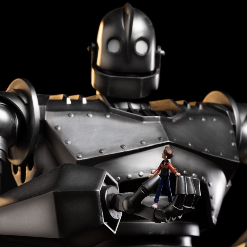 IRON GIANT AND HOGHARTH 1/20 STATUE