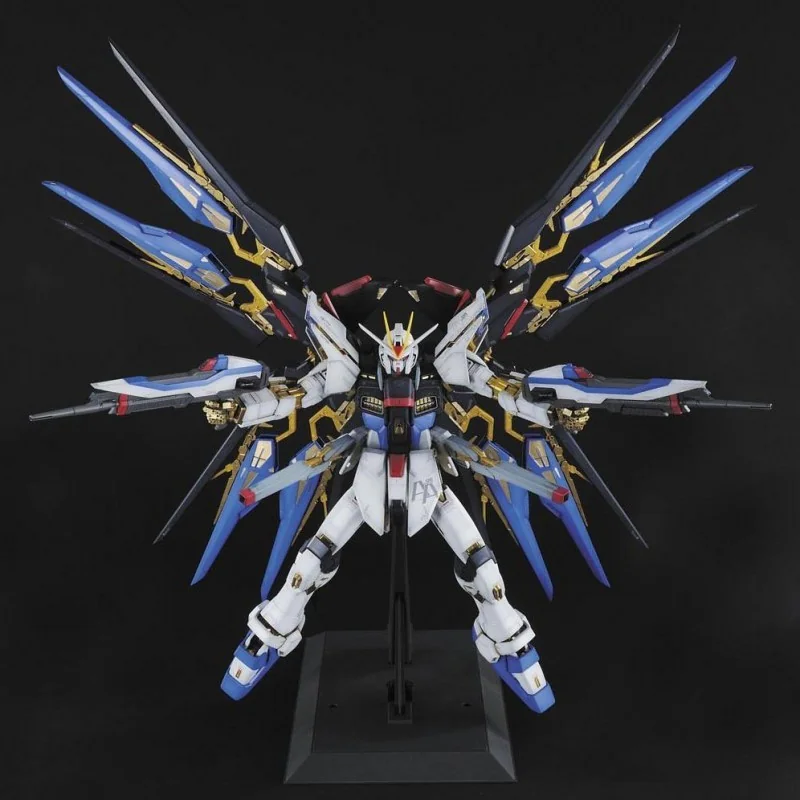 GUNDAM - Perfect Grade - Strike Freedom Gundam - 30 CM REPROD