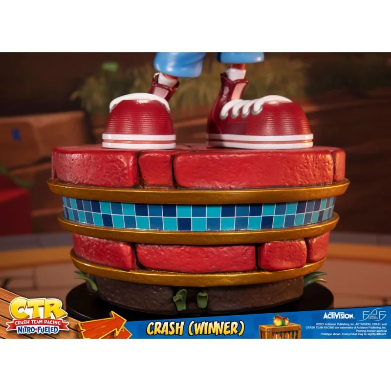 Crash Team Racing Nitro-Fueled statuette Crash (Winner) 46 cm