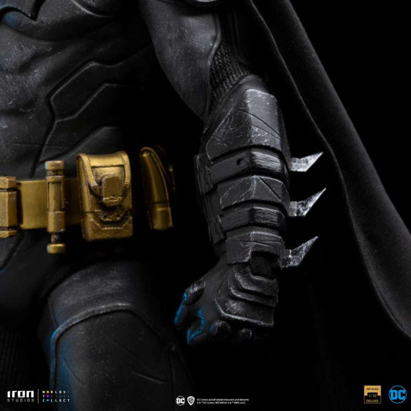 BATMAN UNLEASHED 1/10 DLX STATUE