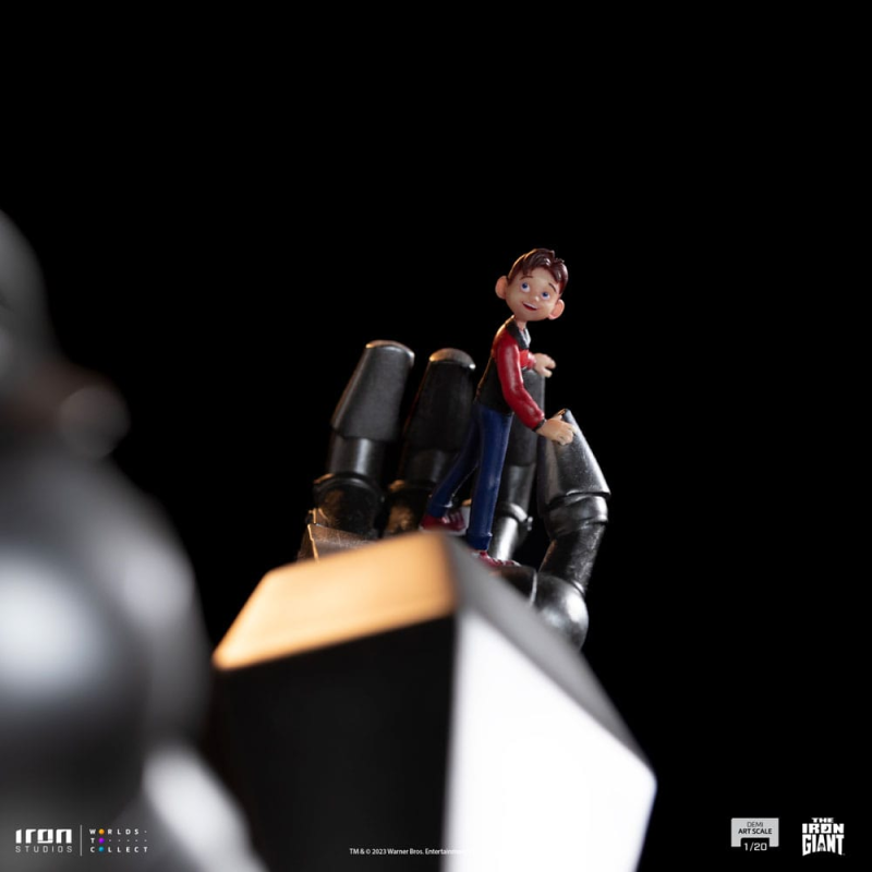 IRON GIANT AND HOGHARTH 1/20 STATUE