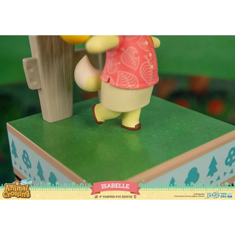 Animal Crossing New Horizon Isabelle Statue