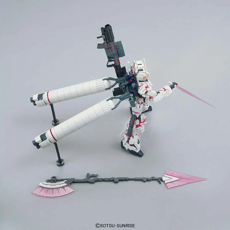 HGUC 1/144 UNICORN FULL ARMOR GUNDAM RED Voir