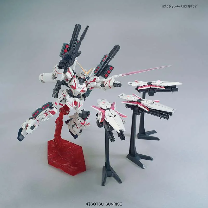 HGUC 1/144 UNICORN FULL ARMOR GUNDAM RED Voir